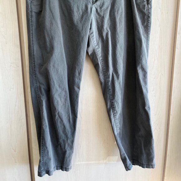 GAP Green Girlfriend khakis Capri Pants Women's 12/ 34R Straight Leg 25"‎ Inseam - Picture 2 of 8